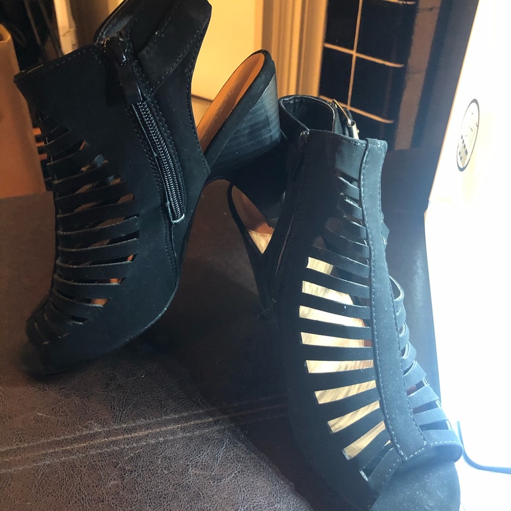 Ladies black heels